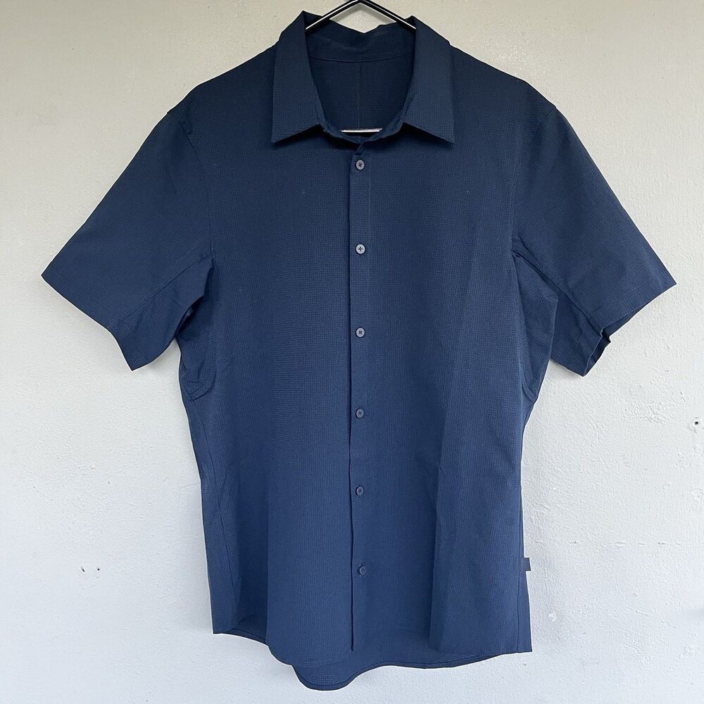 Lululemon Airing Easy Shirt Men M Blue Short Sleeve Button Up Performance Casual
